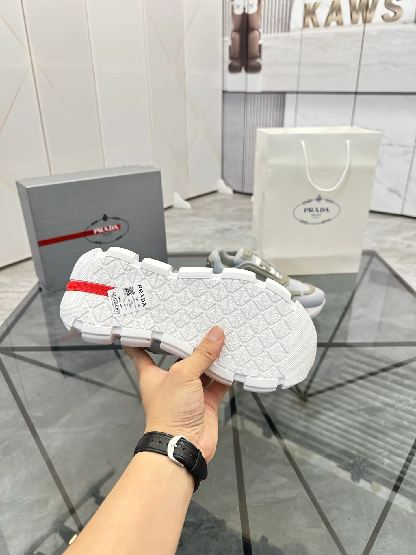 Men's shoes for sale 💰: 💰P580¥ High-end top quality Product trademark: Prada *"Prada*" low-top casual shoes Regular size: 38-45 (can be customized to 46) Product materials: imported breathable fly weave upper, professional glue-making process, breathable lining, cowhide foot pads, original ultra-light foam outsole. No.: 001